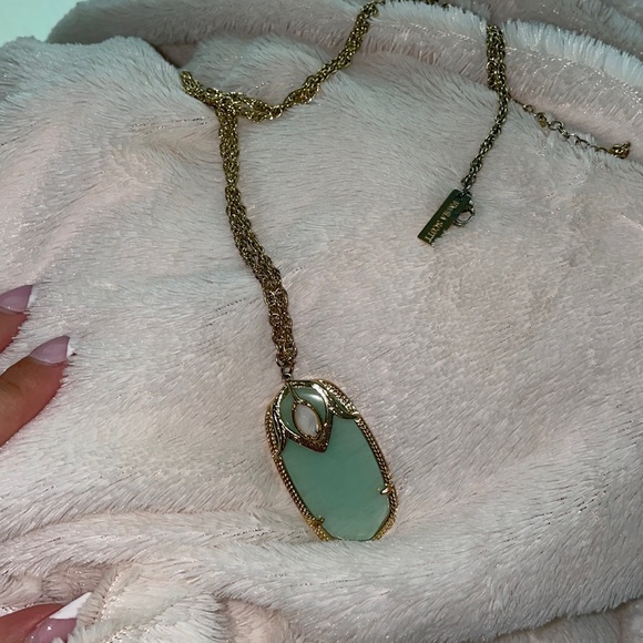 Vintage Kendra Scott necklace! 🥰 - Picture 2 of 5